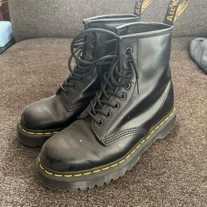 Dr Marten 8 hole boots size US M 7/ UK 6